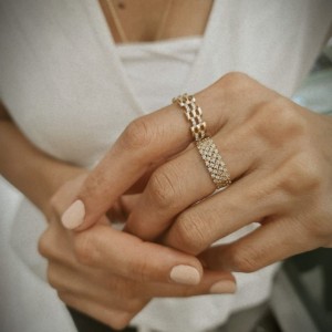 Taşlı Modern Kaburga Yüzük 14 Ayar Taşlı Modern Kaburga Yüzük 14 Ayar