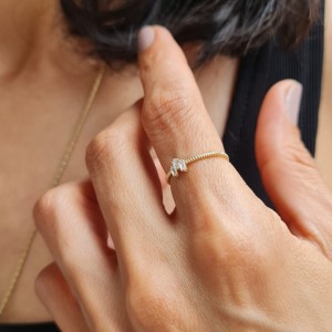 Özel Tasarım Baget Üç Taş Burgu Çıtır Yüzük Özel Tasarım Baget Üç Taş Burgu Çıtır Yüzük