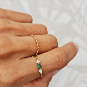 Yeşil Taşlı Tasarım Çıtır Yüzük 14 Ayar Altın Yeşil Taşlı Tasarım Çıtır Yüzük 14 Ayar Altın