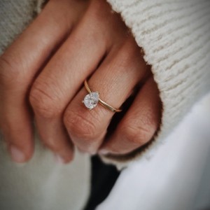 Damla Tektaş Yüzük 14 Ayar Damla Tektaş Yüzük 14 Ayar