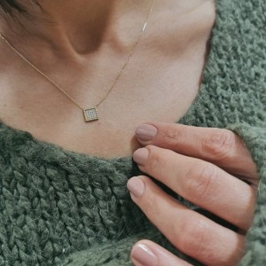 Kare Taşlı Altın Kolye Kare Taşlı Altın Kolye