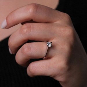 Klasik Tektaş Yüzük Beyaz Altın Klasik Tektaş Yüzük Beyaz Altın